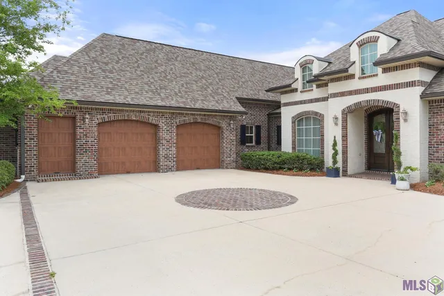 $485,000 | 266 Latour Boulevard, Mathews, LA 70375