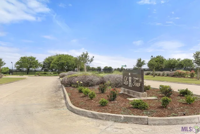 $485,000 | 266 Latour Boulevard, Mathews, LA 70375