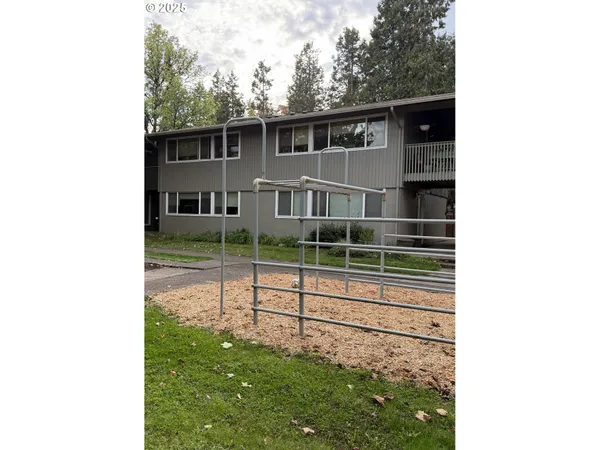a view of a house with a backyard