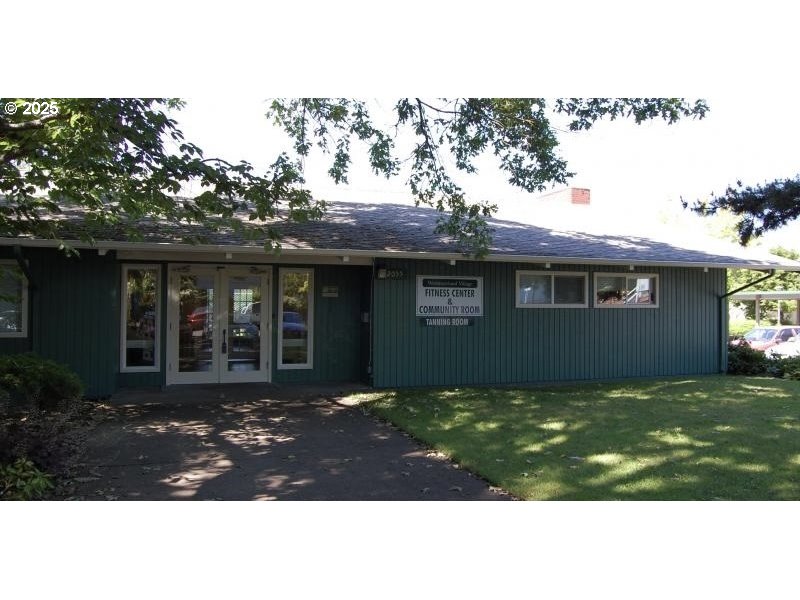 1735 Cleveland Place Eugene, OR 97402 - Photo 4 of 6 a view of a house with a yard