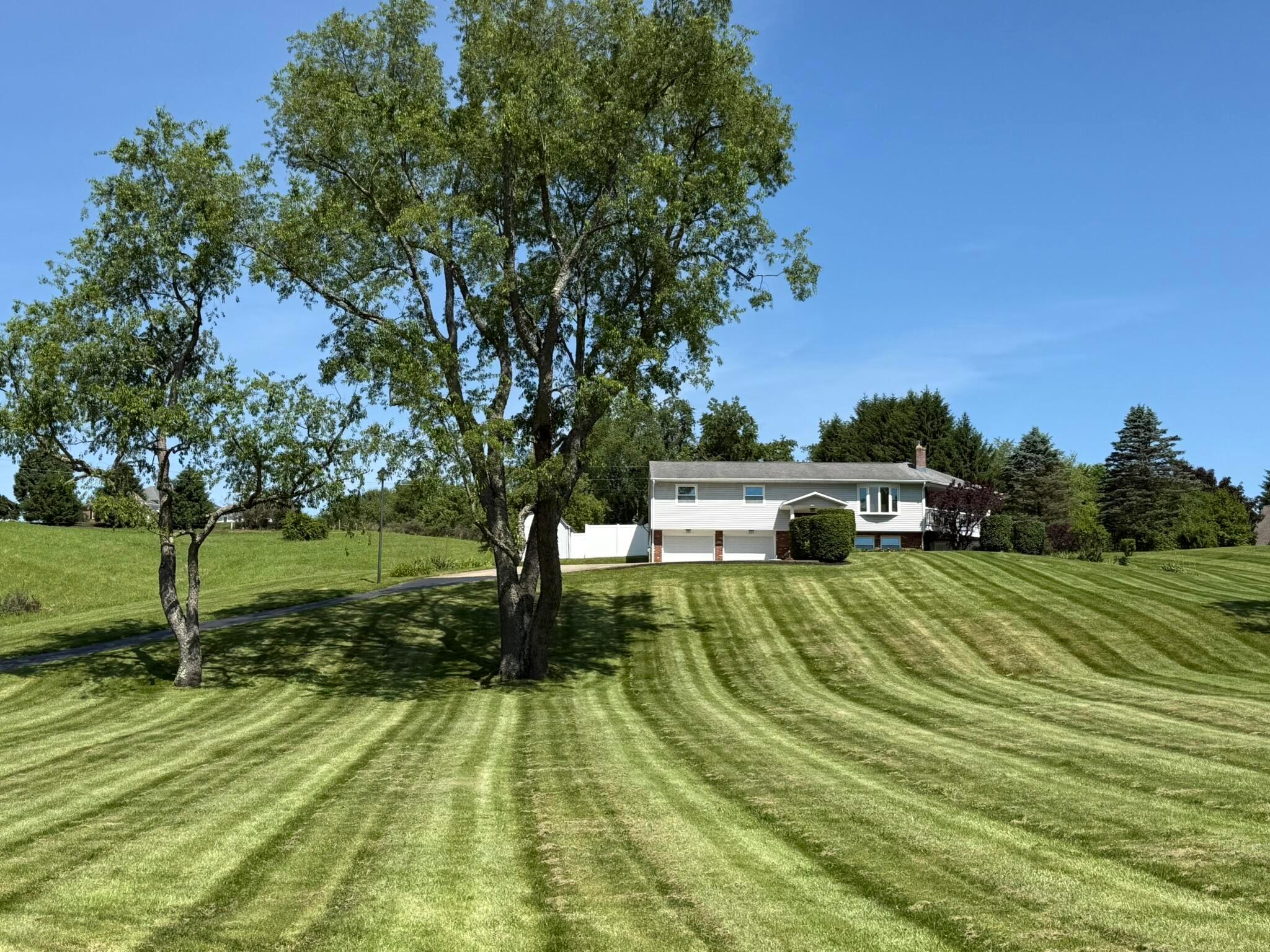 3023 Valley View Road Northeast Lancaster, OH 43130 - Photo 2 of 20
