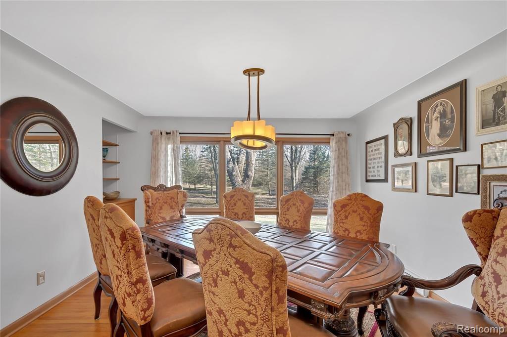 2403 East Square Lake Road Troy, MI 48085 - Photo 7 of 29