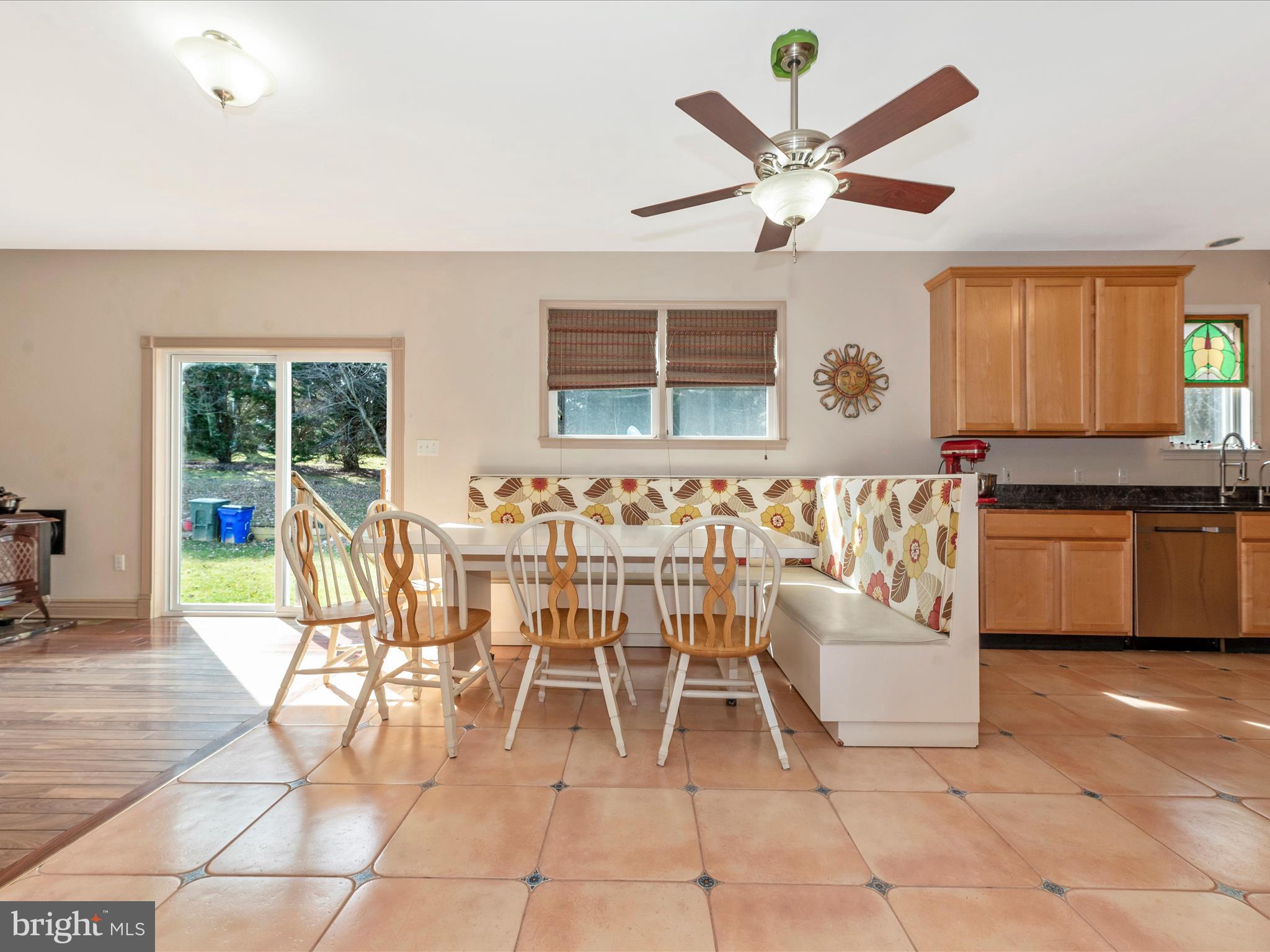 13128 Jesse Smith Road Mount Airy, MD 21771 - Photo 15 of 57 Breakfast Area with custom table