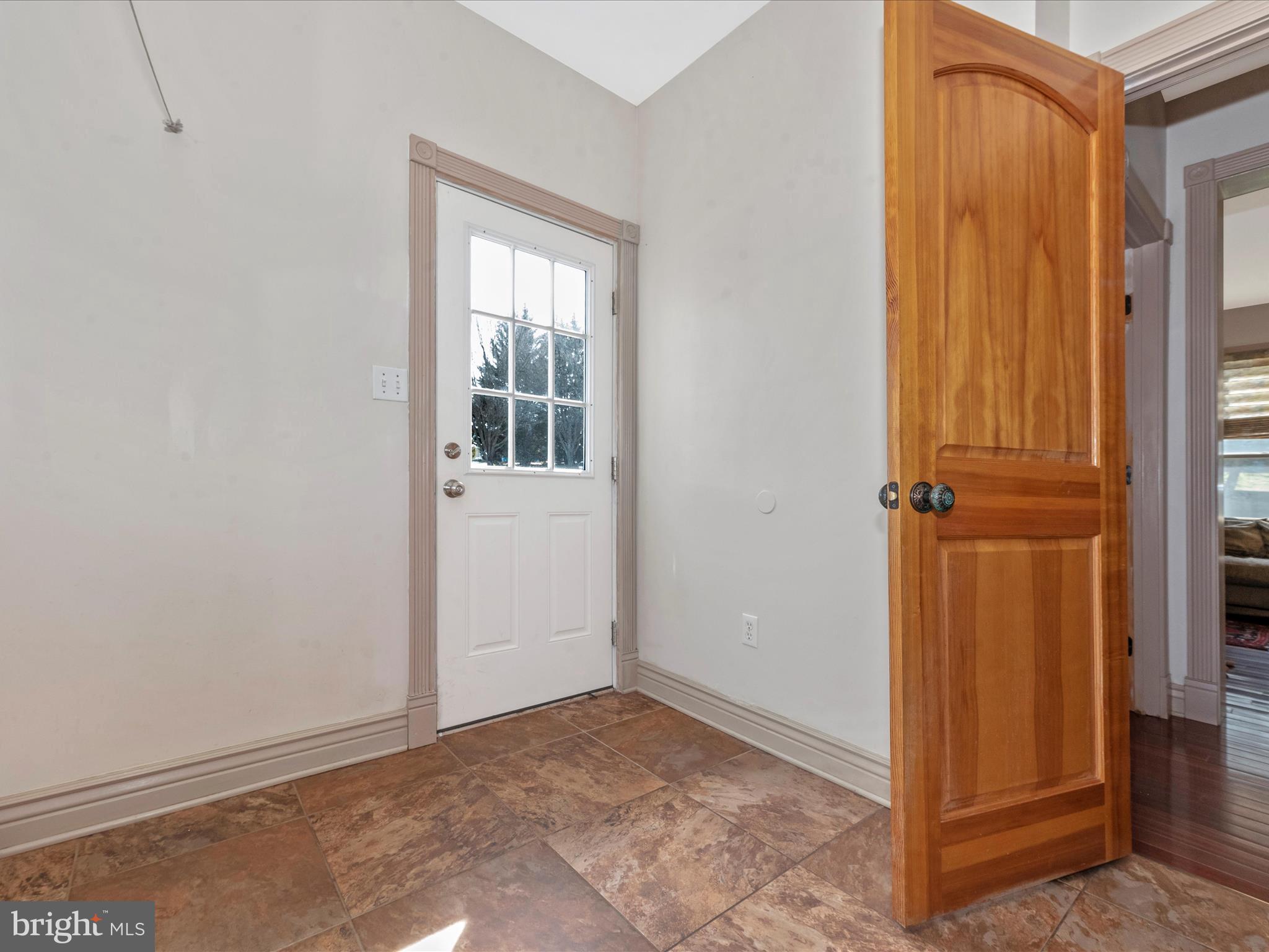 13128 Jesse Smith Road Mount Airy, MD 21771 - Photo 20 of 57 Mudroom/Laundry Room