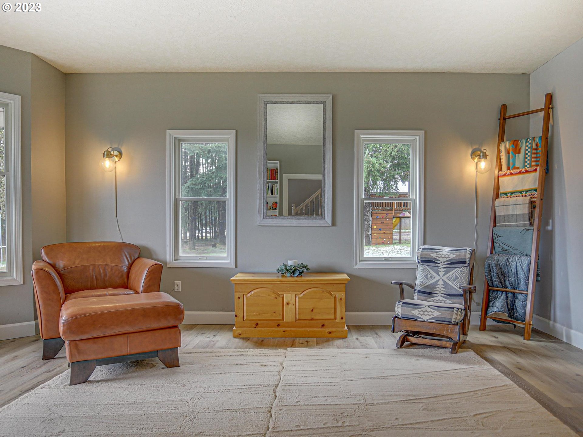 35795 Southeast Snuffin Road Estacada, OR 97023 - Photo 5 of 48 Living Room