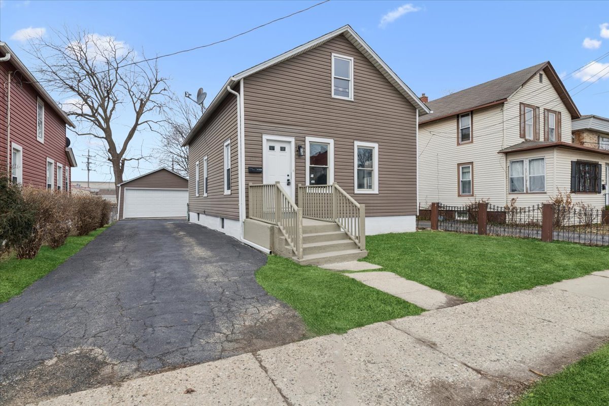 446 South Jackson Street Waukegan, IL 60085 - Photo 1 of 23