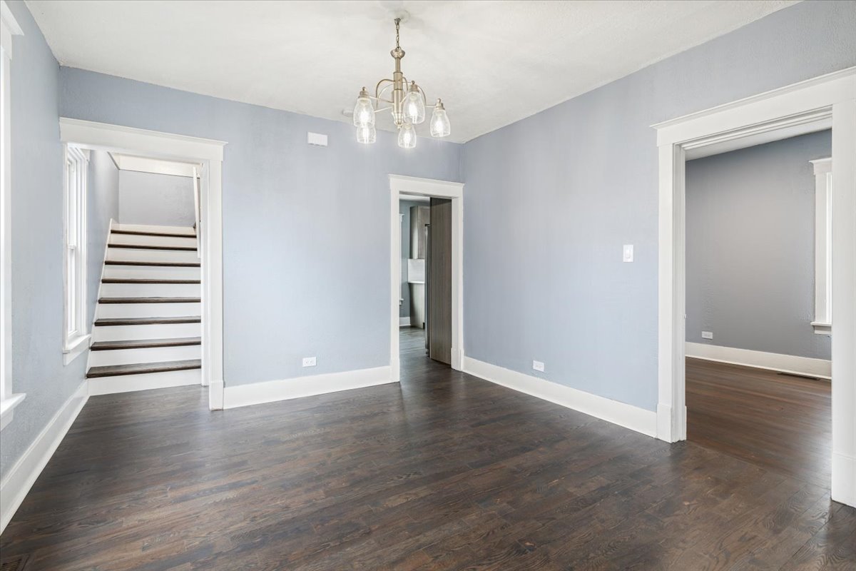 446 South Jackson Street Waukegan, IL 60085 - Photo 3 of 23