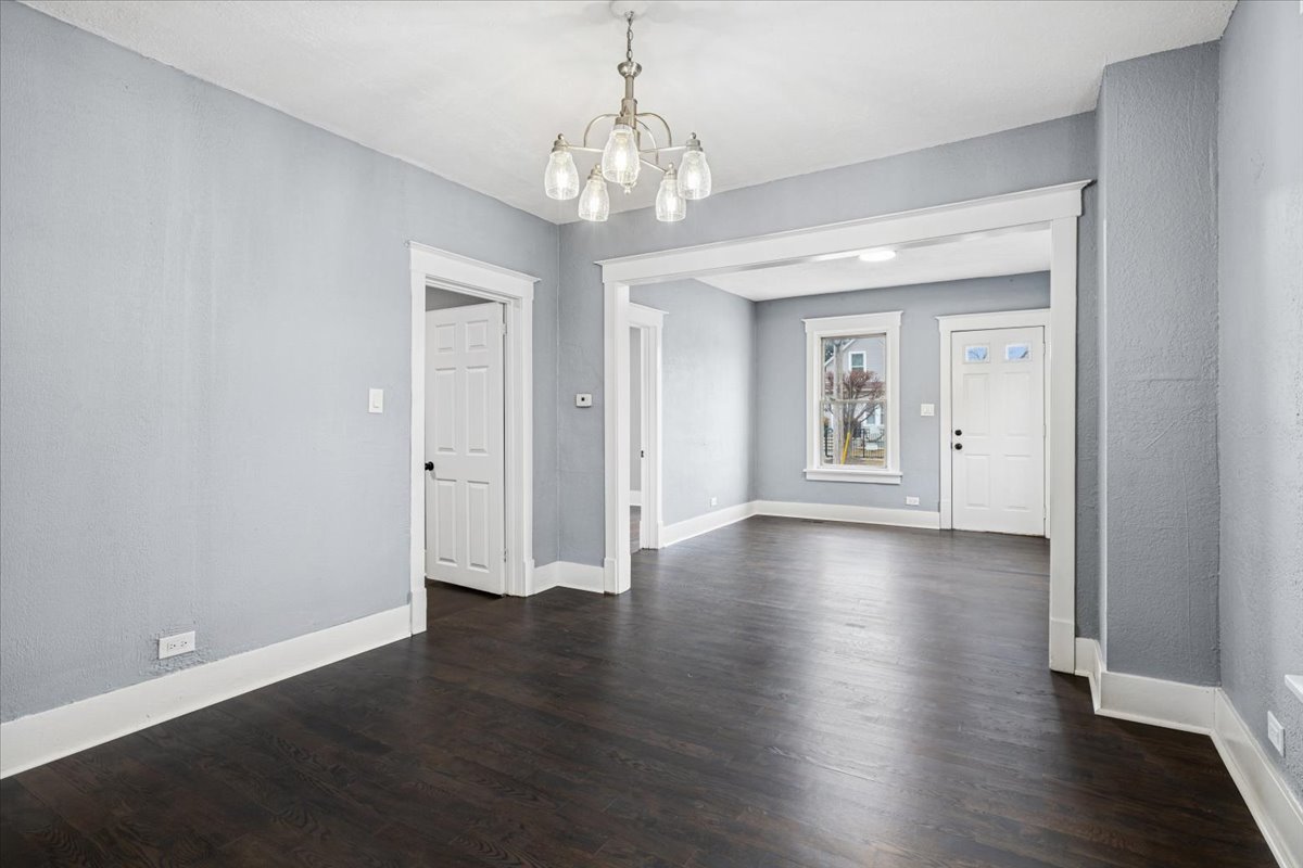 446 South Jackson Street Waukegan, IL 60085 - Photo 5 of 23