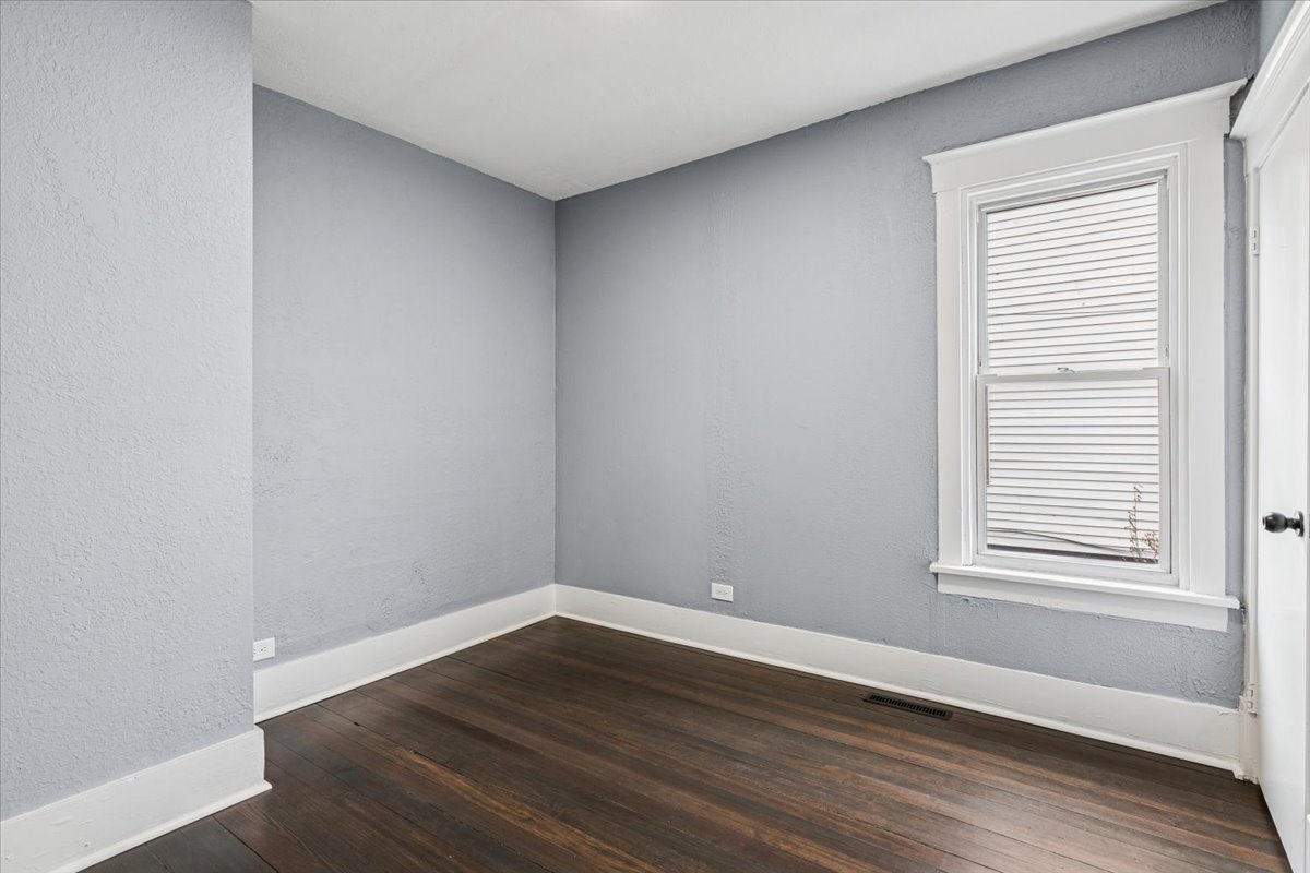 446 South Jackson Street Waukegan, IL 60085 - Photo 7 of 23