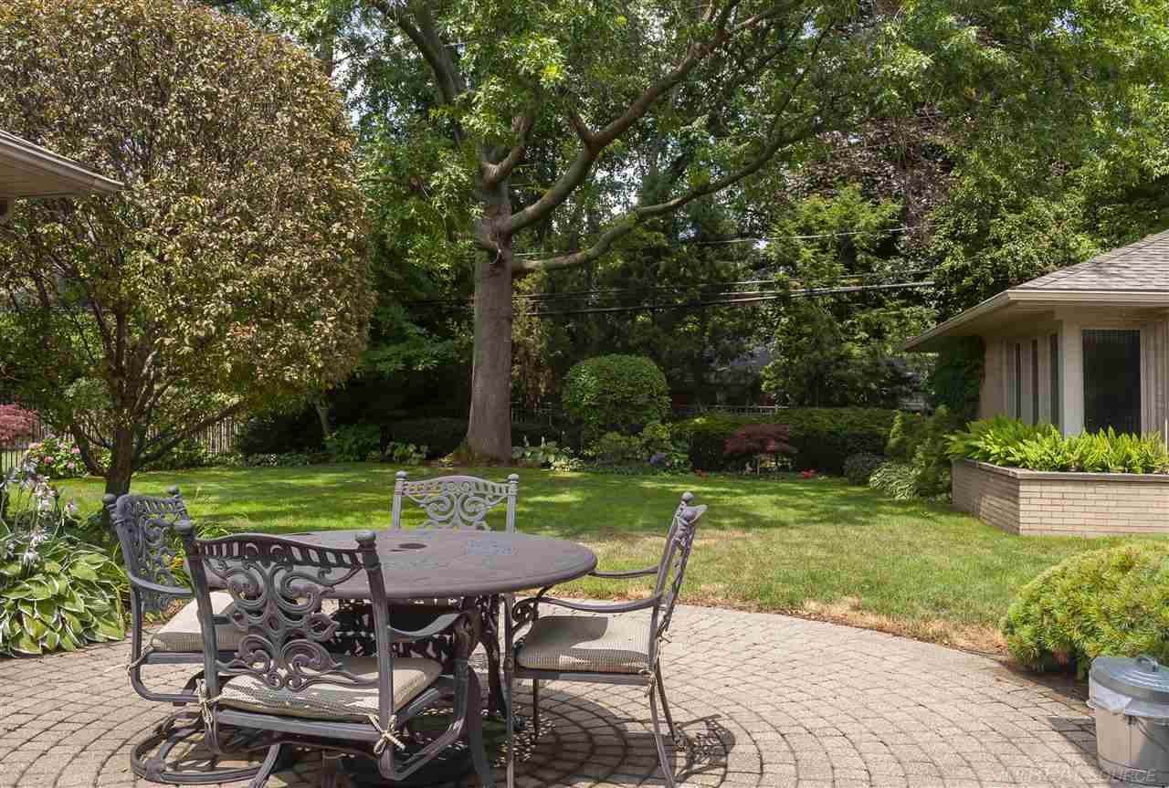 550 Roslyn Road Grosse Pointe, MI 48236 - Photo 44 of 48 31388633-43.JPG