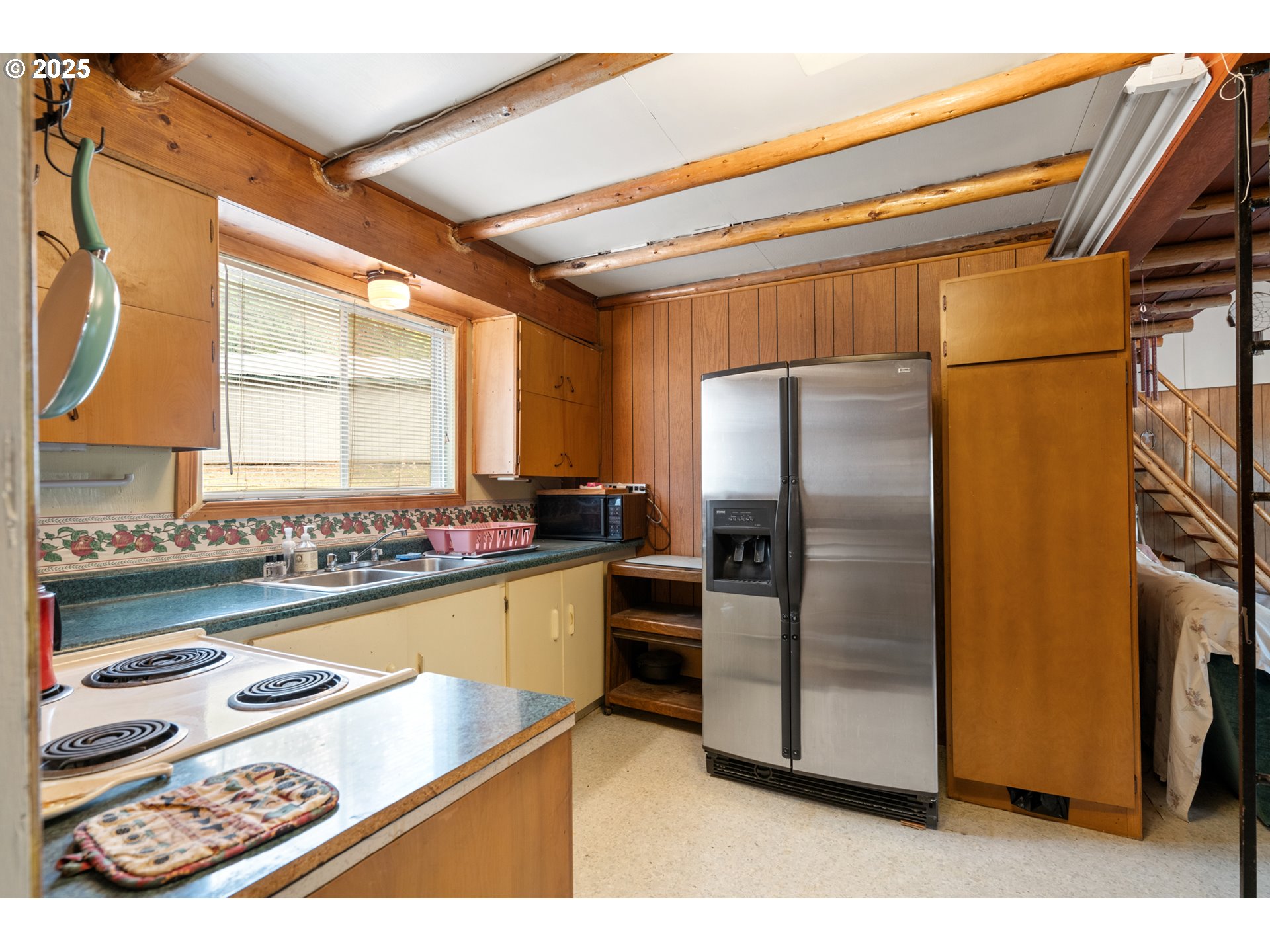80982 Cougar Lane Heppner, OR 97836 - Photo 12 of 46 a kitchen with refrigerator and window
