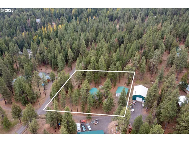 a view of a small yard