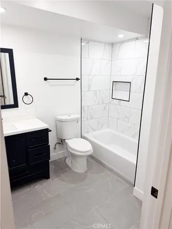 $2,450 | 17000 Burbank Boulevard, Unit 203, Encino, CA 91316