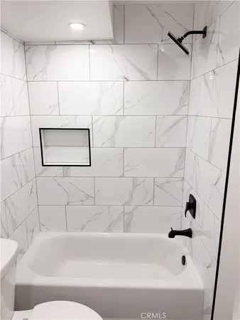 $2,450 | 17000 Burbank Boulevard, Unit 203, Encino, CA 91316