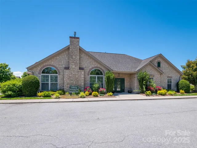 $565,000 | 640 Summerfield Place, Flat Rock, NC 28731