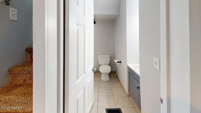 a bathroom with a toilet
