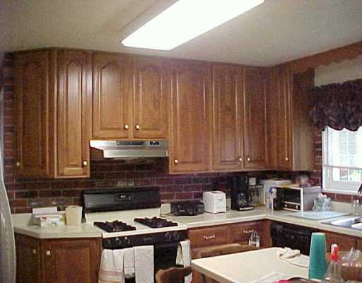 233 Freeport Road Butler, PA 16002 - Photo 4 of 8 Kitchen.