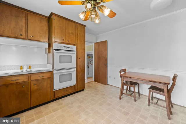 a bathroom with a toilet and a bathtub