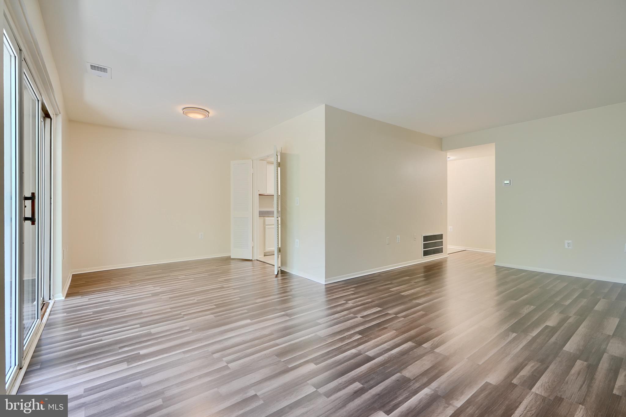 106 Cross Keys Road, Unit R106C Baltimore, MD 21210 - Photo 11 of 26 Living/ Dining Room Combo