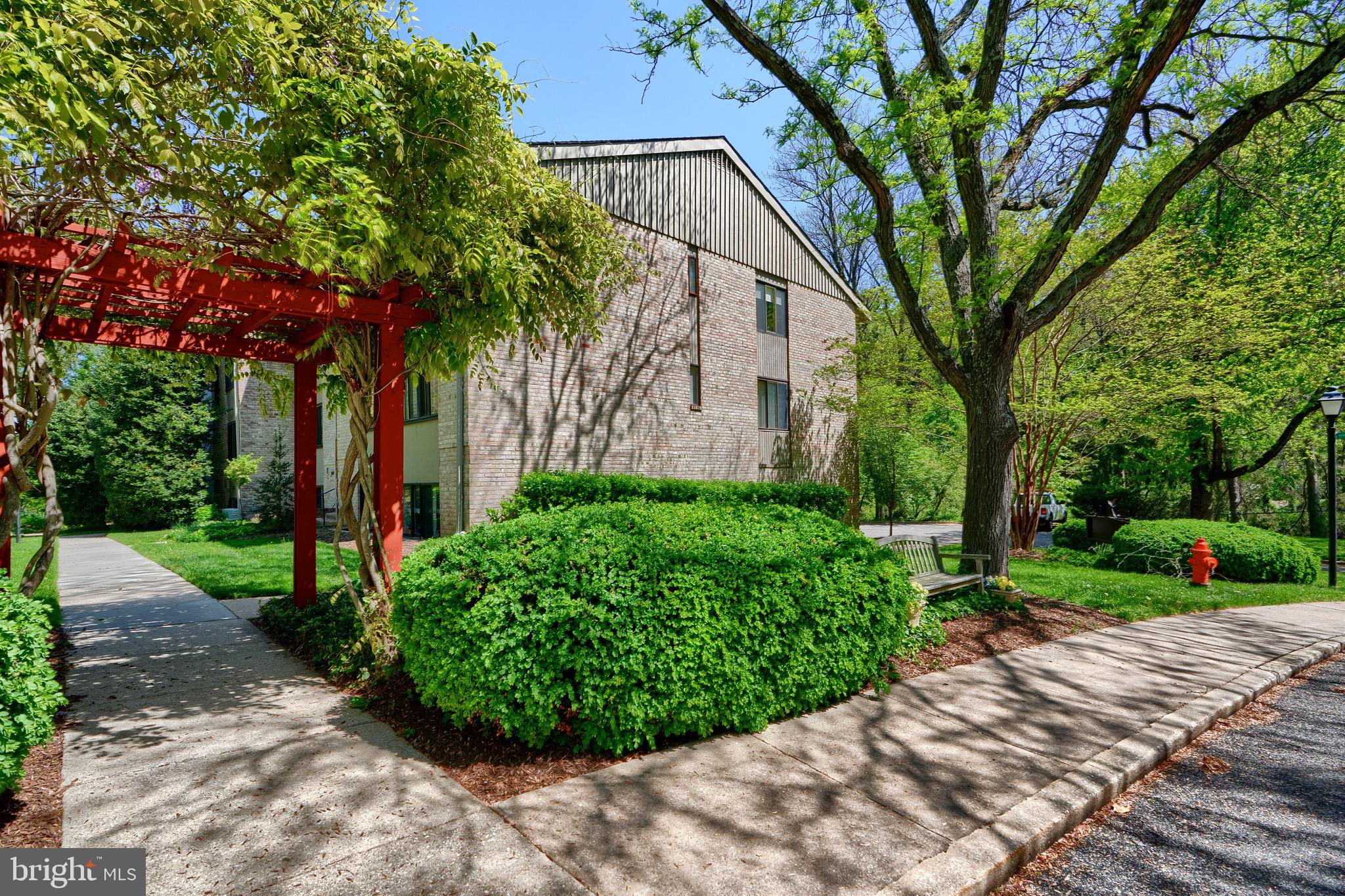 106 Cross Keys Road, Unit R106C Baltimore, MD 21210 - Photo 6 of 26 Beautifully Landscaped