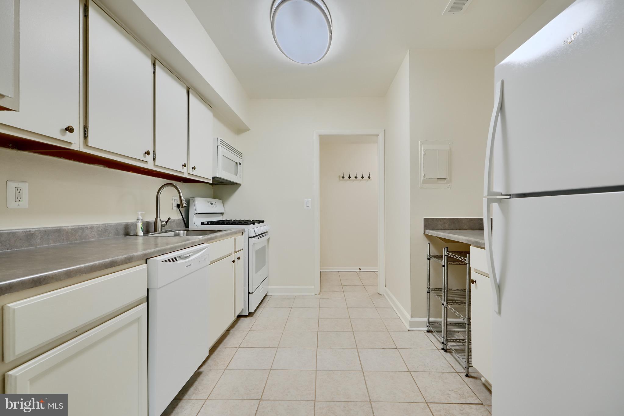 106 Cross Keys Road, Unit R106C Baltimore, MD 21210 - Photo 9 of 26 Kitchen