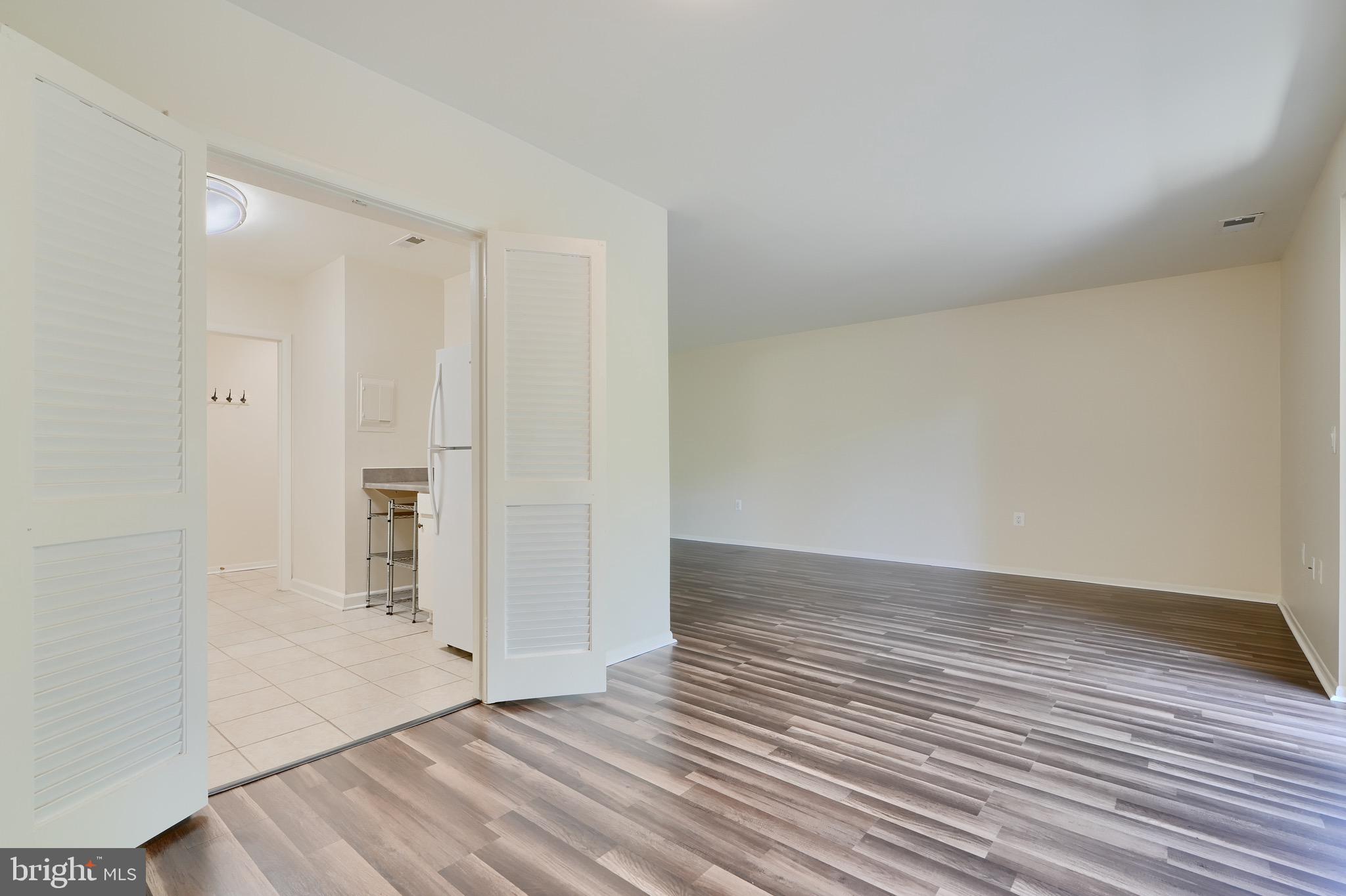 106 Cross Keys Road, Unit R106C Baltimore, MD 21210 - Photo 10 of 26 Living Room / Dining Rm Combo