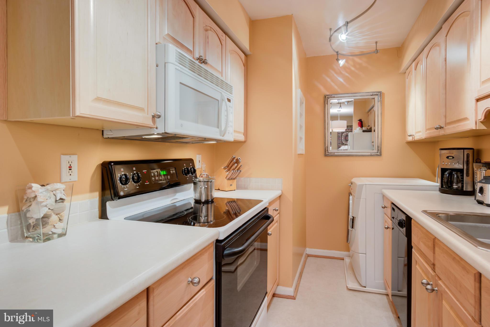 5907 Bayshire Road, Unit 191 Springfield, VA 22152 - Photo 3 of 30 Kitchen