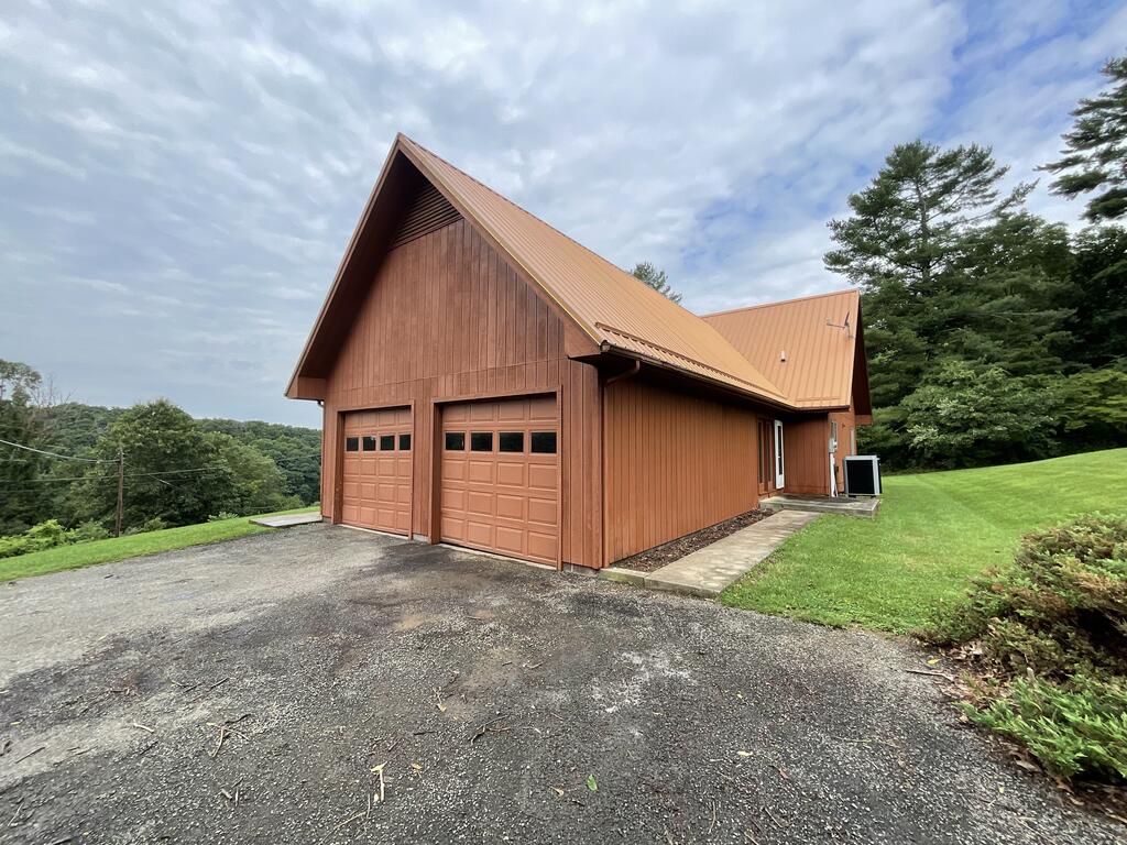 509 Random Road Hillsville, VA 24343 - Photo 8 of 40 Gallery Image 8