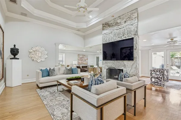 $1,175,000 | 5322 West Mockingbird Lane, Dallas, TX 75209
