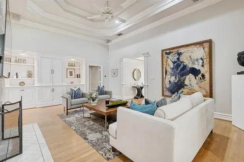 $1,175,000 | 5322 West Mockingbird Lane, Dallas, TX 75209