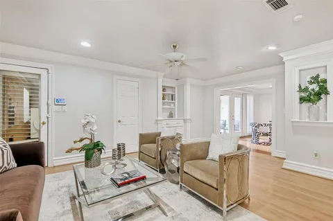 $1,175,000 | 5322 West Mockingbird Lane, Dallas, TX 75209