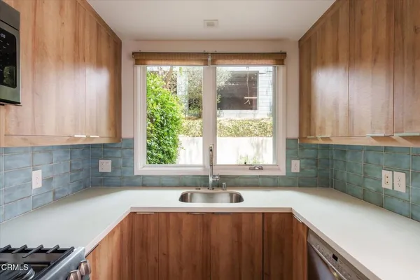 $4,700 | 1015 Figueroa Terrace, Unit 19, Los Angeles, CA 90012