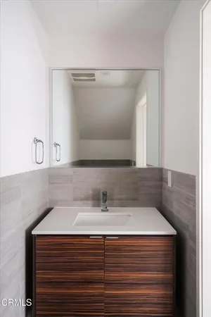 $4,700 | 1015 Figueroa Terrace, Unit 19, Los Angeles, CA 90012