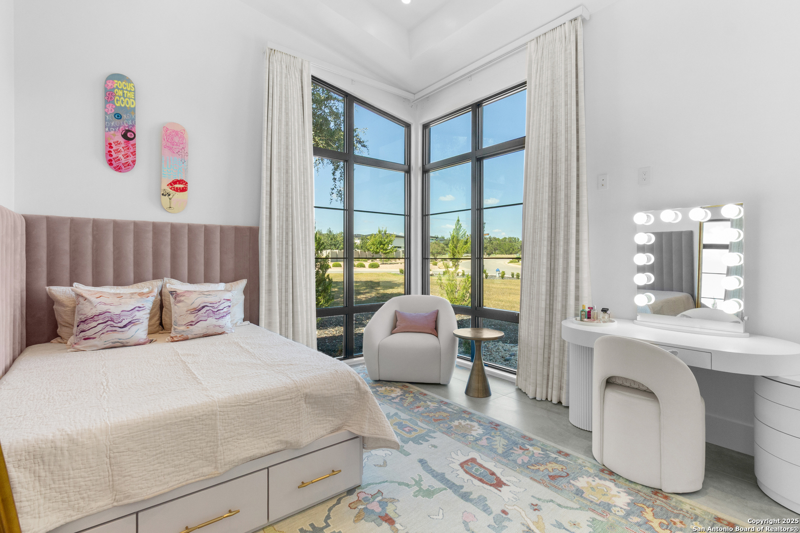 135 Whittingham Road San Antonio, TX 78231 - Photo 18 of 43 a bedroom with a bed and a large window