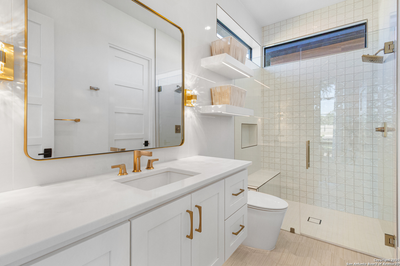 135 Whittingham Road San Antonio, TX 78231 - Photo 19 of 43 a bathroom with a sink a toilet and shower