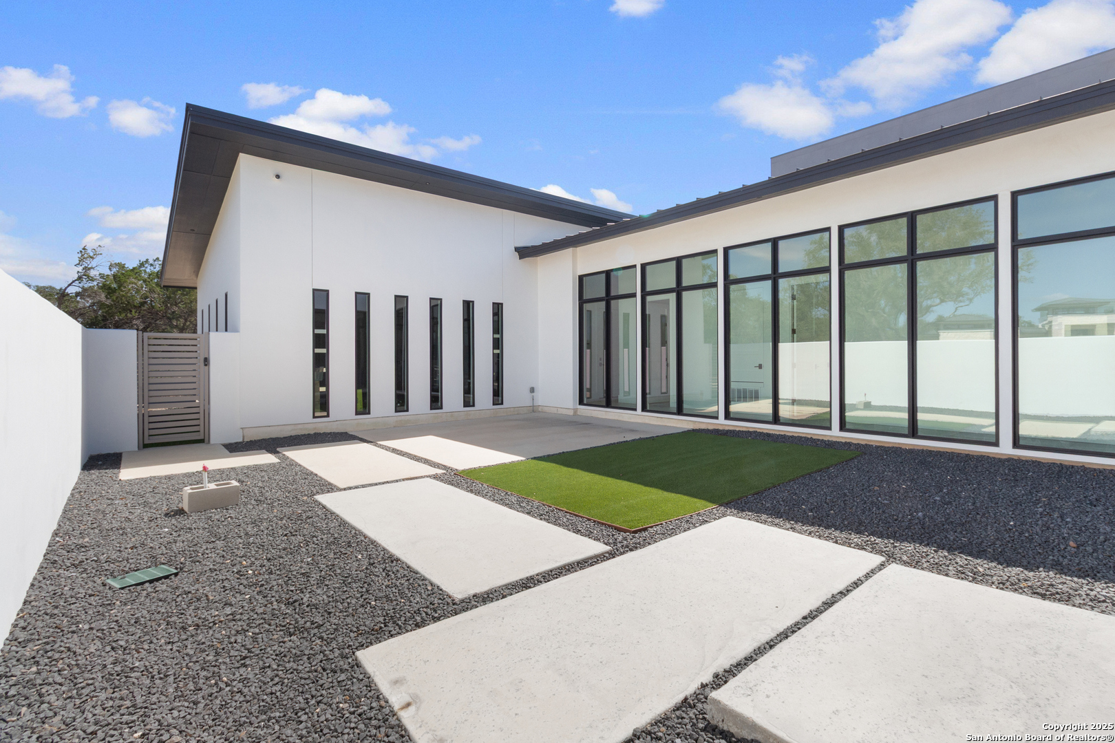 135 Whittingham Road San Antonio, TX 78231 - Photo 23 of 43 a view of outdoor space and yard