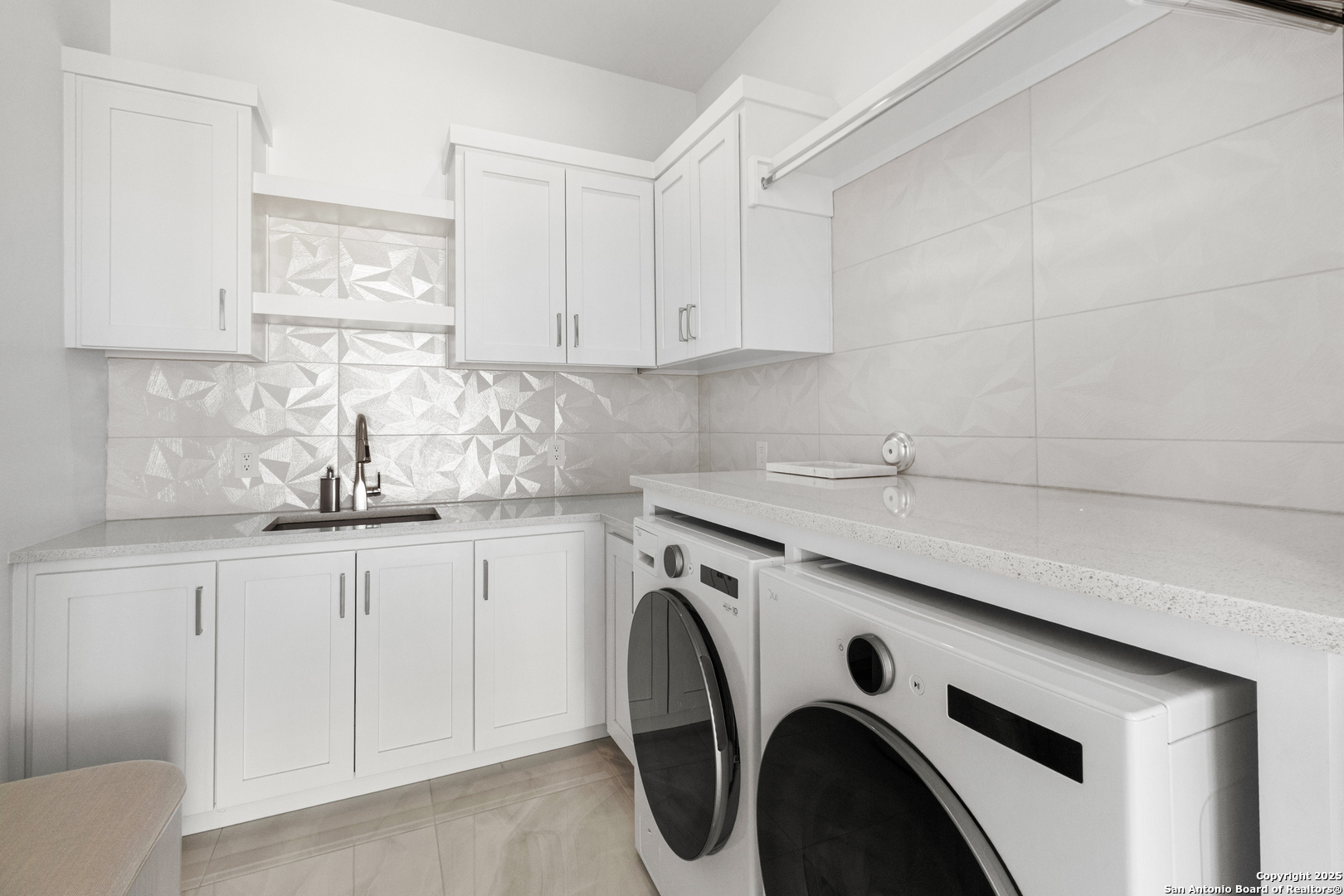 135 Whittingham Road San Antonio, TX 78231 - Photo 26 of 43 a utility room with sink dryer and washer