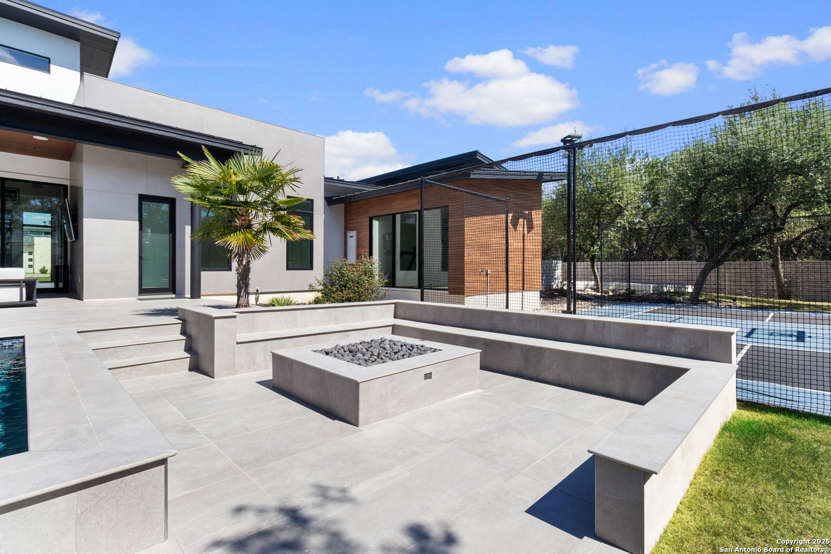 135 Whittingham Road San Antonio, TX 78231 - Photo 30 of 43 a view of a house with swimming pool and sitting area