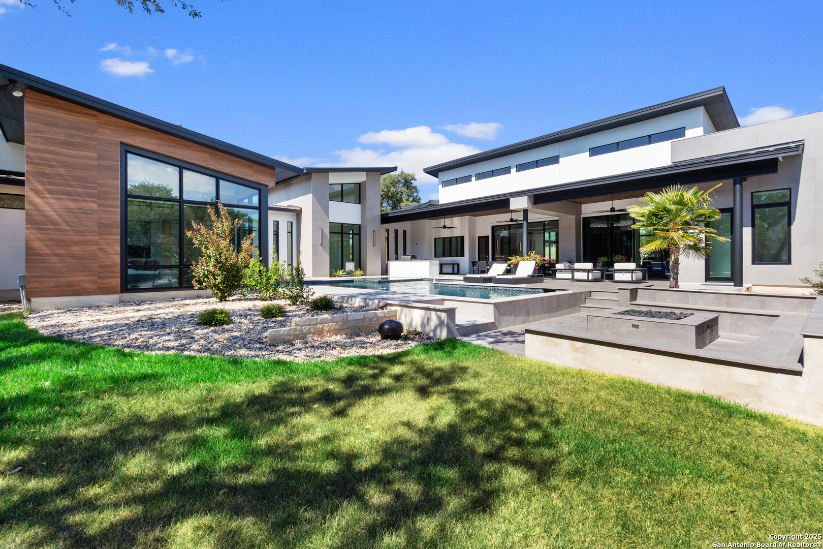 135 Whittingham Road San Antonio, TX 78231 - Photo 31 of 43 a swimming pool with outdoor seating and yard