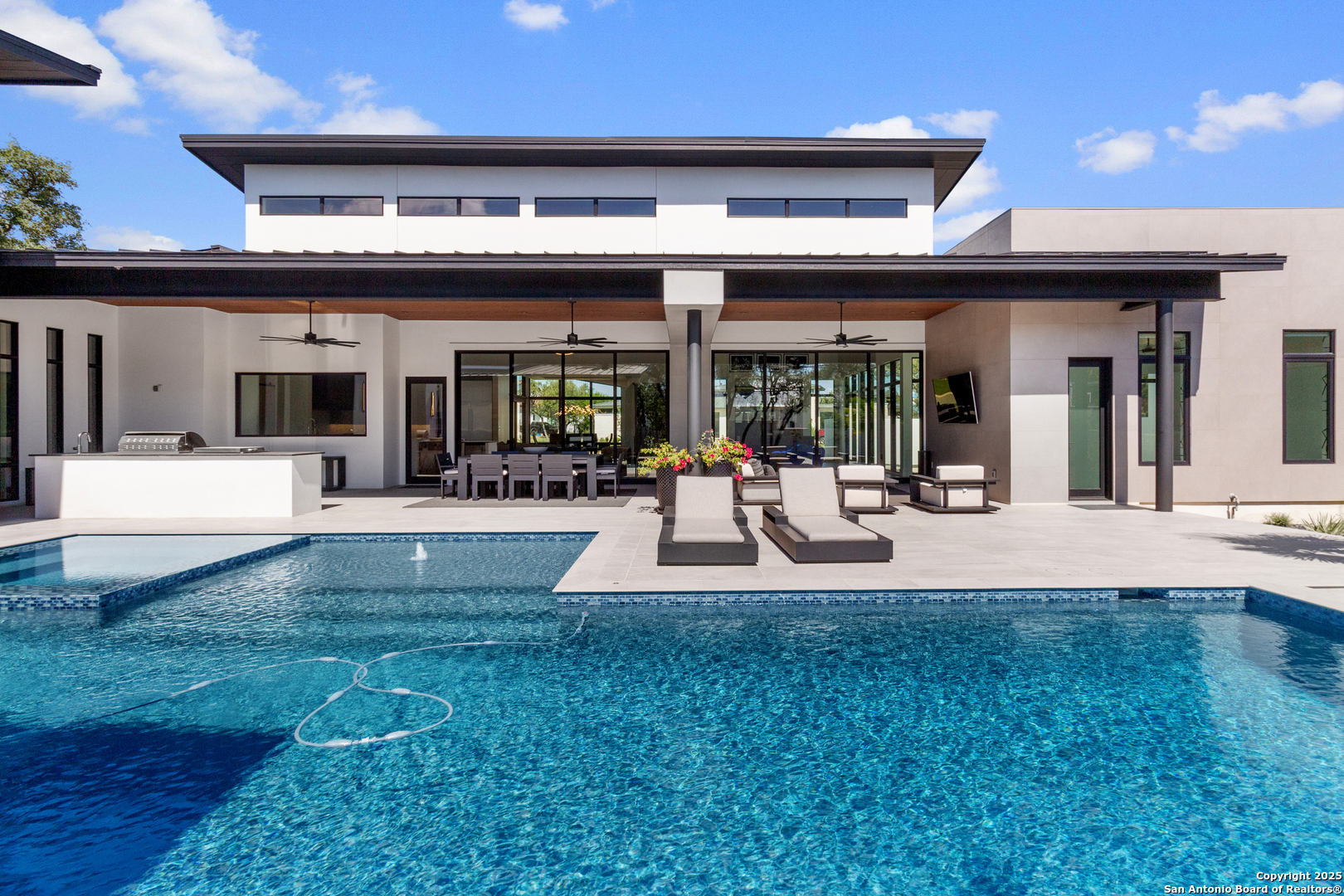 135 Whittingham Road San Antonio, TX 78231 - Photo 33 of 43 a view of a building with a garden area