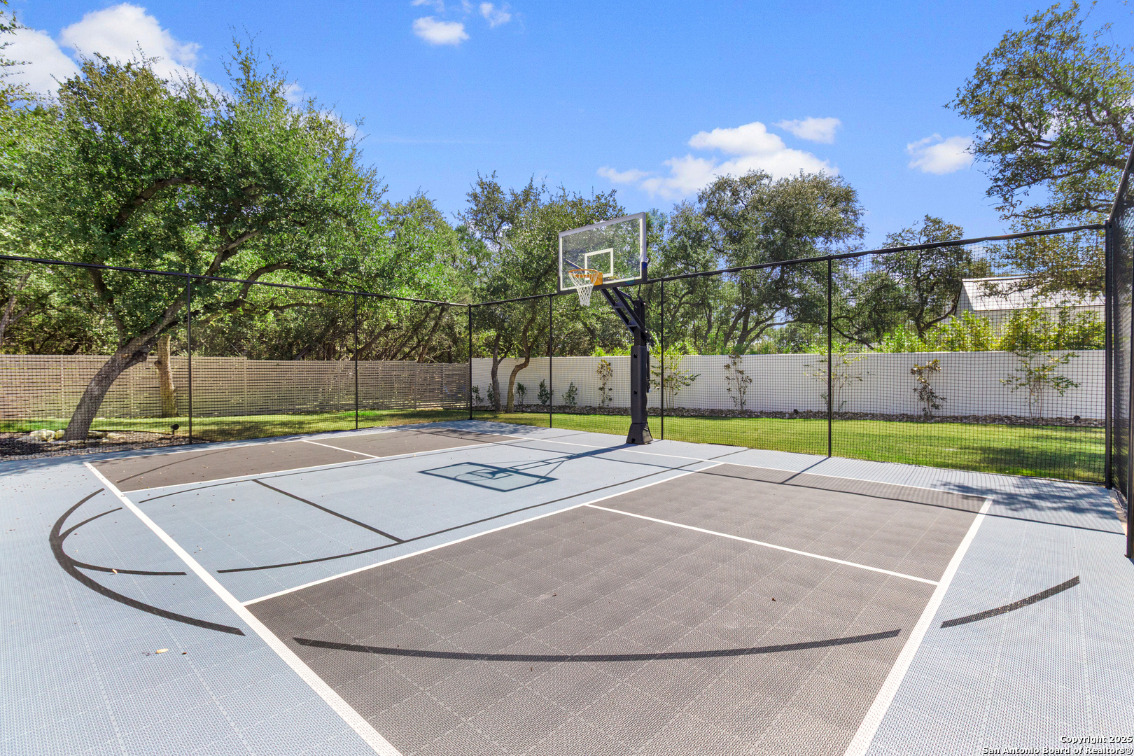 135 Whittingham Road San Antonio, TX 78231 - Photo 35 of 43 a view of a tennis court