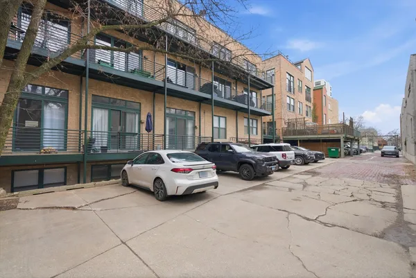 $525,000 | 1740 North Marshfield Avenue, Unit 8, Chicago, IL 60622