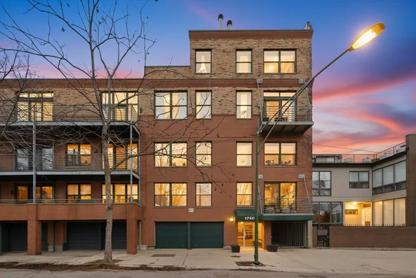 $525,000 | 1740 North Marshfield Avenue, Unit 8, Chicago, IL 60622