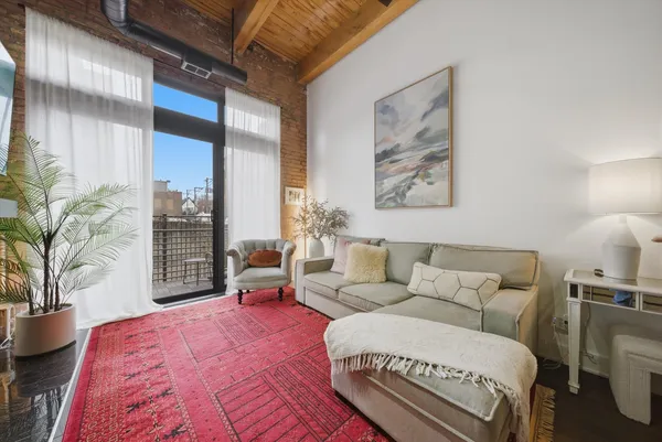 $525,000 | 1740 North Marshfield Avenue, Unit 8, Chicago, IL 60622