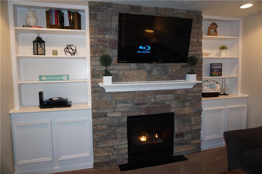 218 Foxwood Road Coraopolis, PA 15108 - Photo 4 of 25