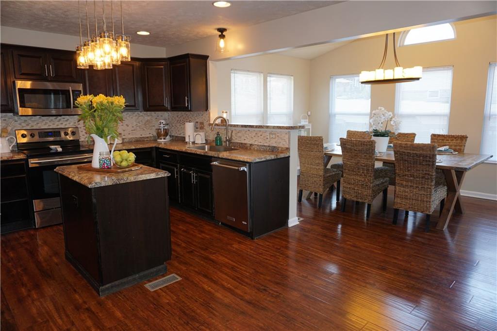 218 Foxwood Road Coraopolis, PA 15108 - Photo 5 of 25