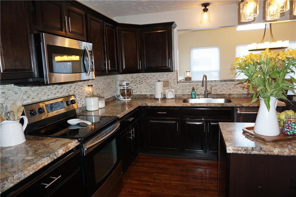 218 Foxwood Road Coraopolis, PA 15108 - Photo 6 of 25