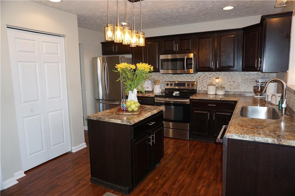 218 Foxwood Road Coraopolis, PA 15108 - Photo 8 of 25