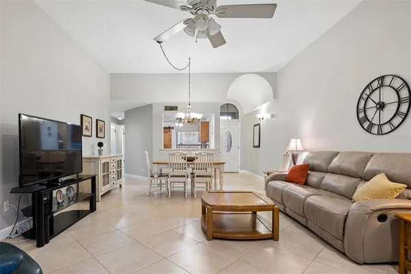 $270,000 | 2910 Cottage Grove Court, Unit L4, Orlando, FL 32822