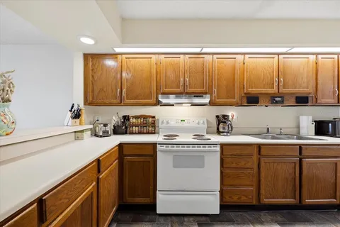 $275,000 | 818 Bahia Del Sol Drive, Unit 28, Ruskin, FL 33570